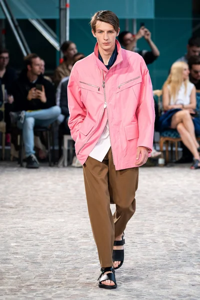 Look 24